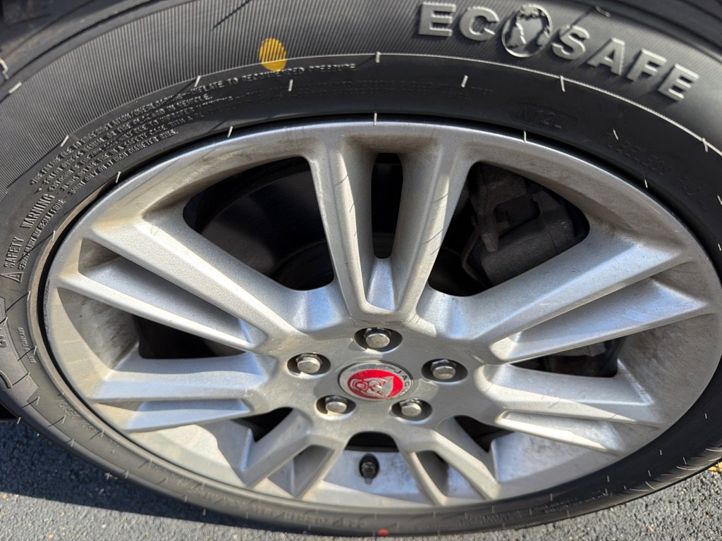 Used 2018 Jaguar XE Premium AWD/4WD image 5