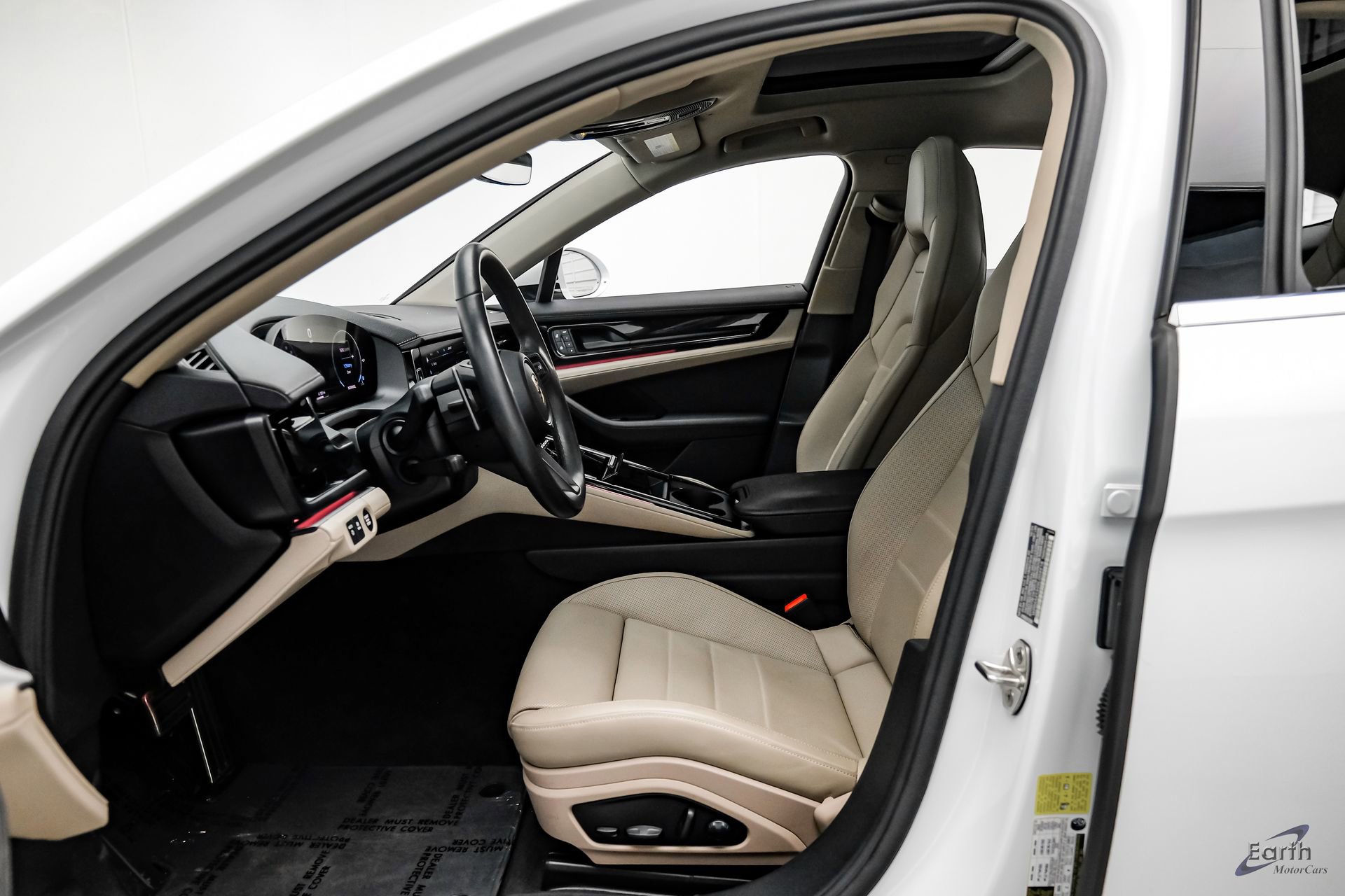 Used 2025 Porsche Panamera w/ Premium Package image 34