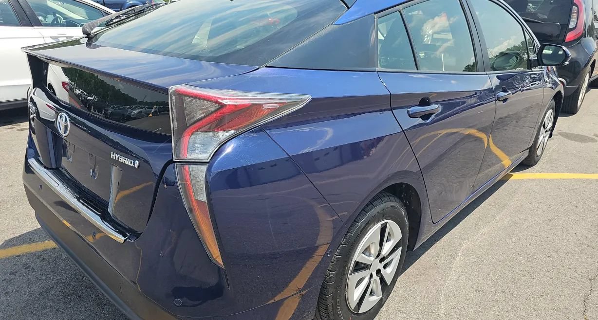 Used 2017 Toyota Prius Three FWD image 3