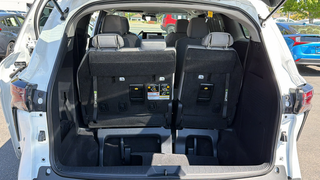 Used 2025 Toyota Sienna LE FWD image 13