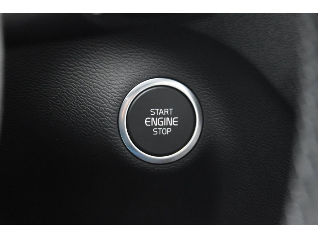 Certified 2025 Volvo XC40 B5 Core w/ Protection Package Premier image 34