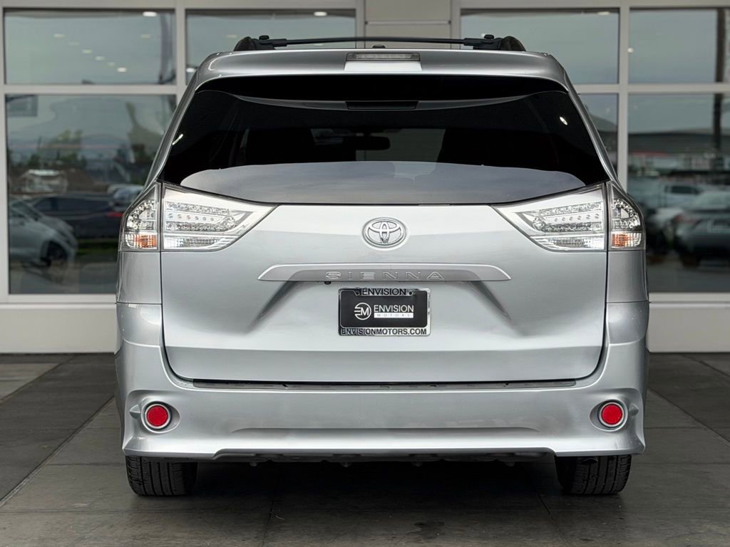 Certified 2017 Toyota Sienna SE w/ SE Preferred Package FWD image 12