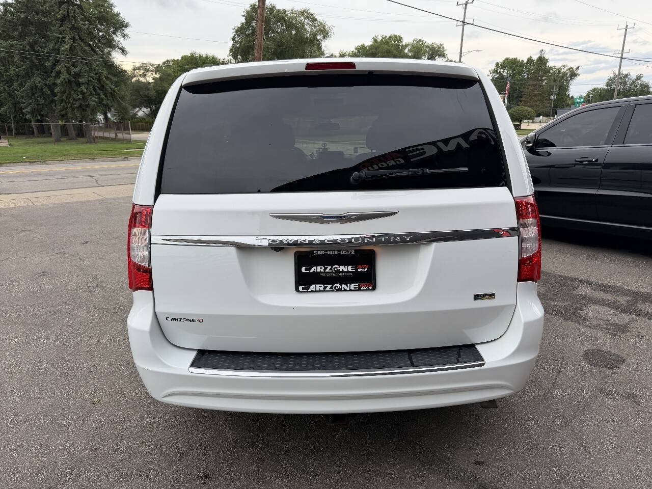 Used 2016 Chrysler Town & Country Touring FWD image 5