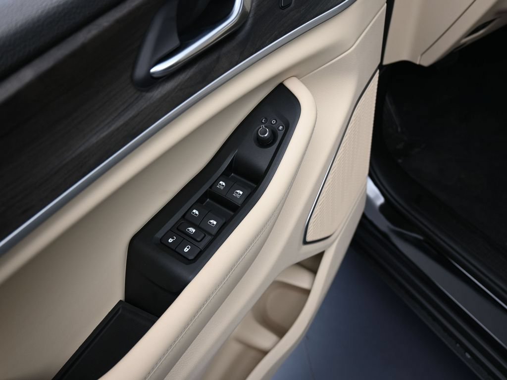 Used 2026 Jeep Grand Cherokee Limited RWD image 13
