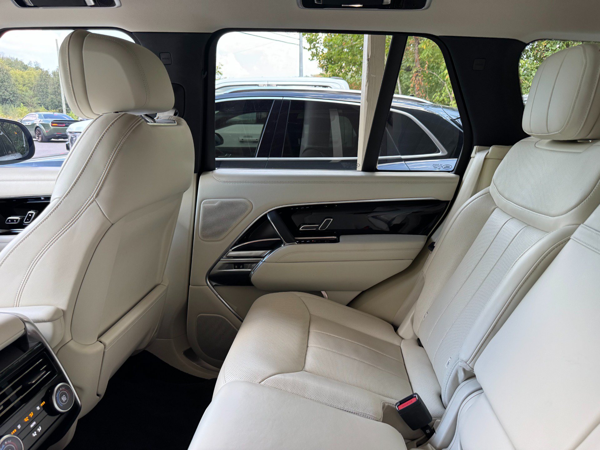 Used 2025 Land Rover Range Rover SE AWD/4WD image 45