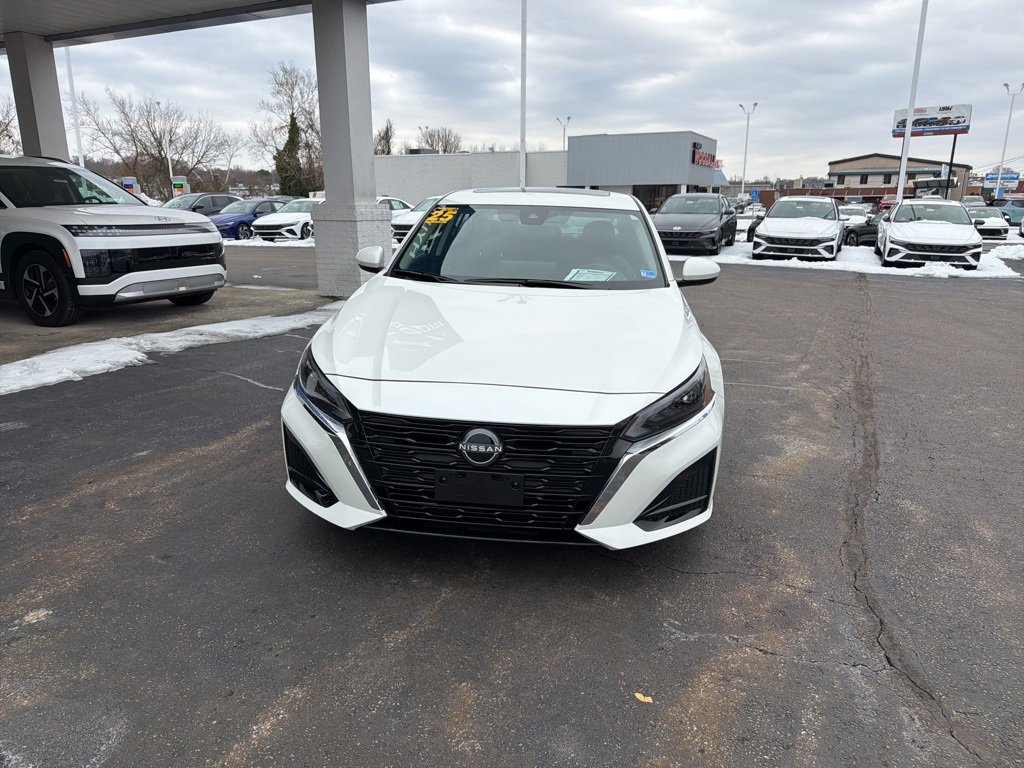 Used 2025 Nissan Altima 2.5 SV w/ SV Premium Package image 2