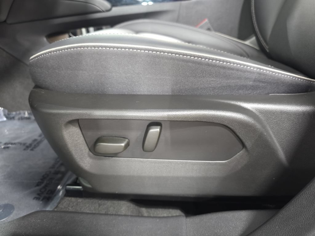 Used 2023 Buick Envision Essence AWD/4WD image 27