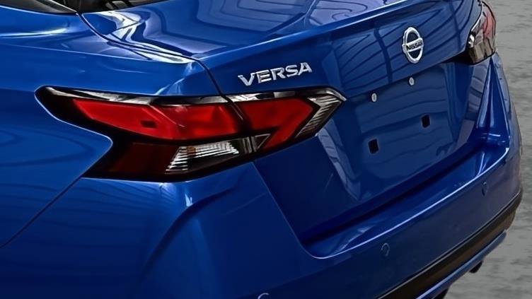 Used 2022 Nissan Versa SV image 10