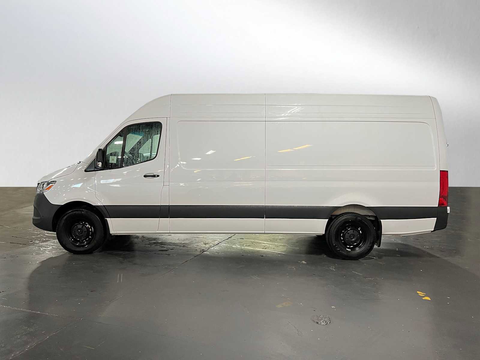 Used 2024 Mercedes-Benz Sprinter 2500 image 6