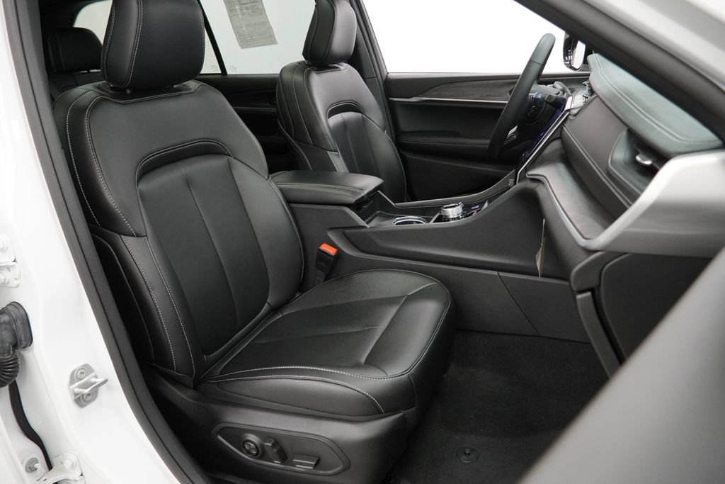 Certified 2025 Jeep Grand Cherokee Limited AWD/4WD image 48