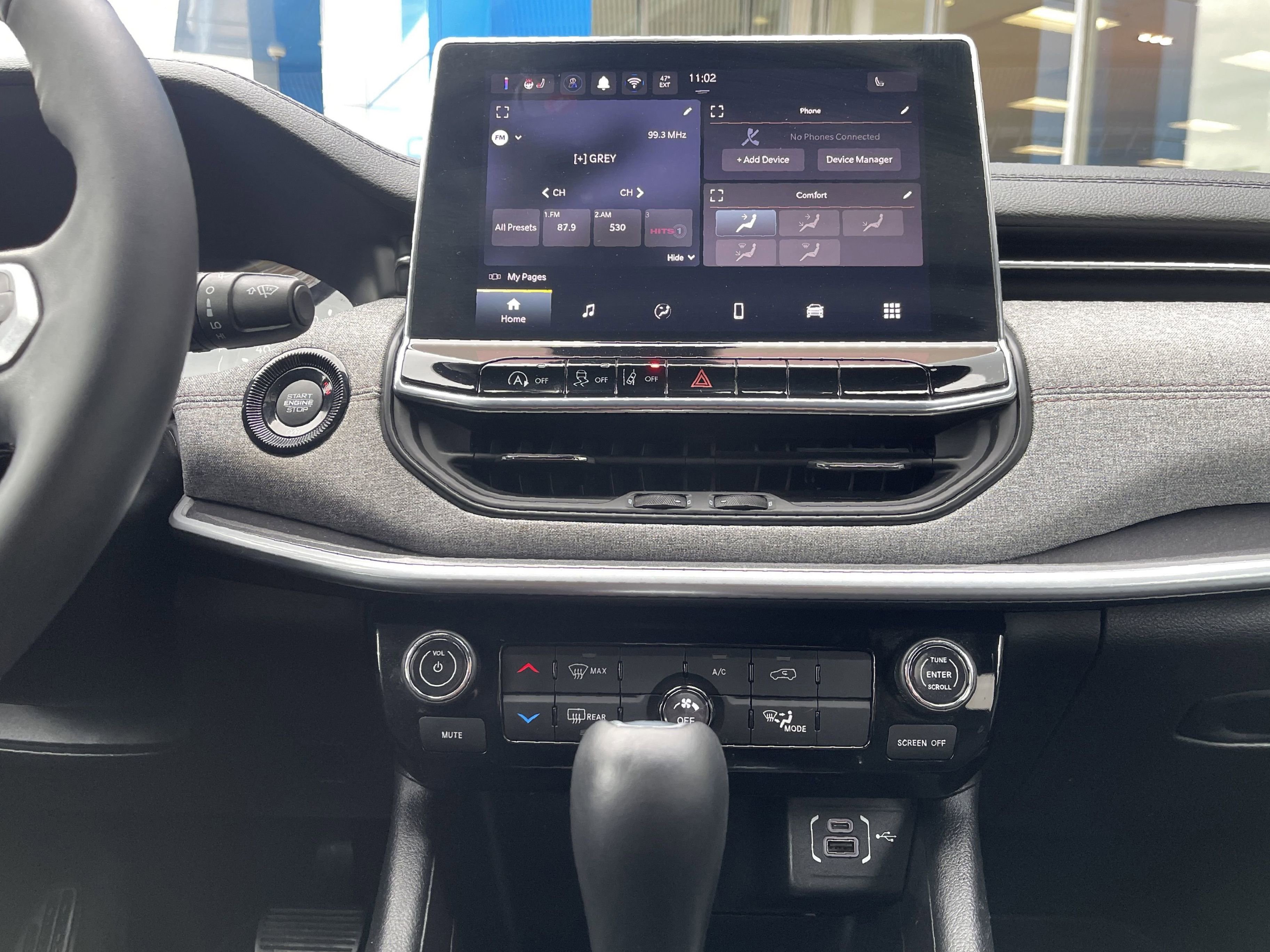 Used 2024 Jeep Compass Latitude image 28