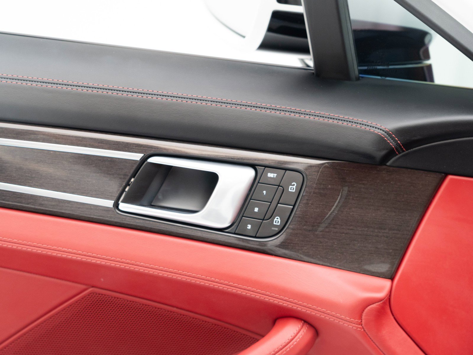 Certified 2023 Porsche Panamera Platinum Edition image 21