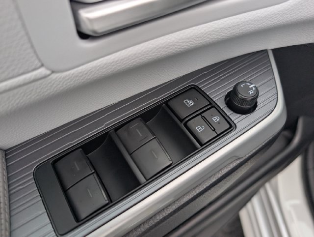 New 2026 Toyota Sienna XLE FWD image 18