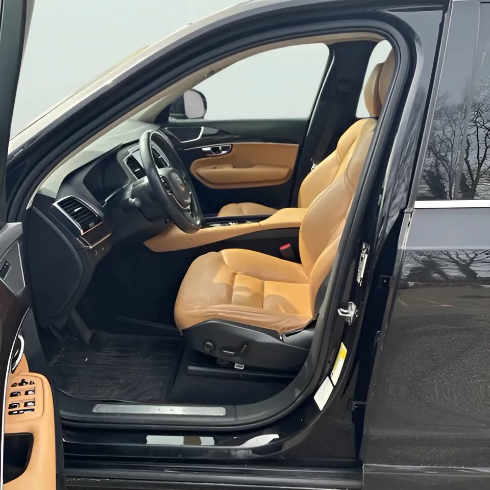 Used 2016 Volvo XC90 T6 Momentum AWD/4WD image 6