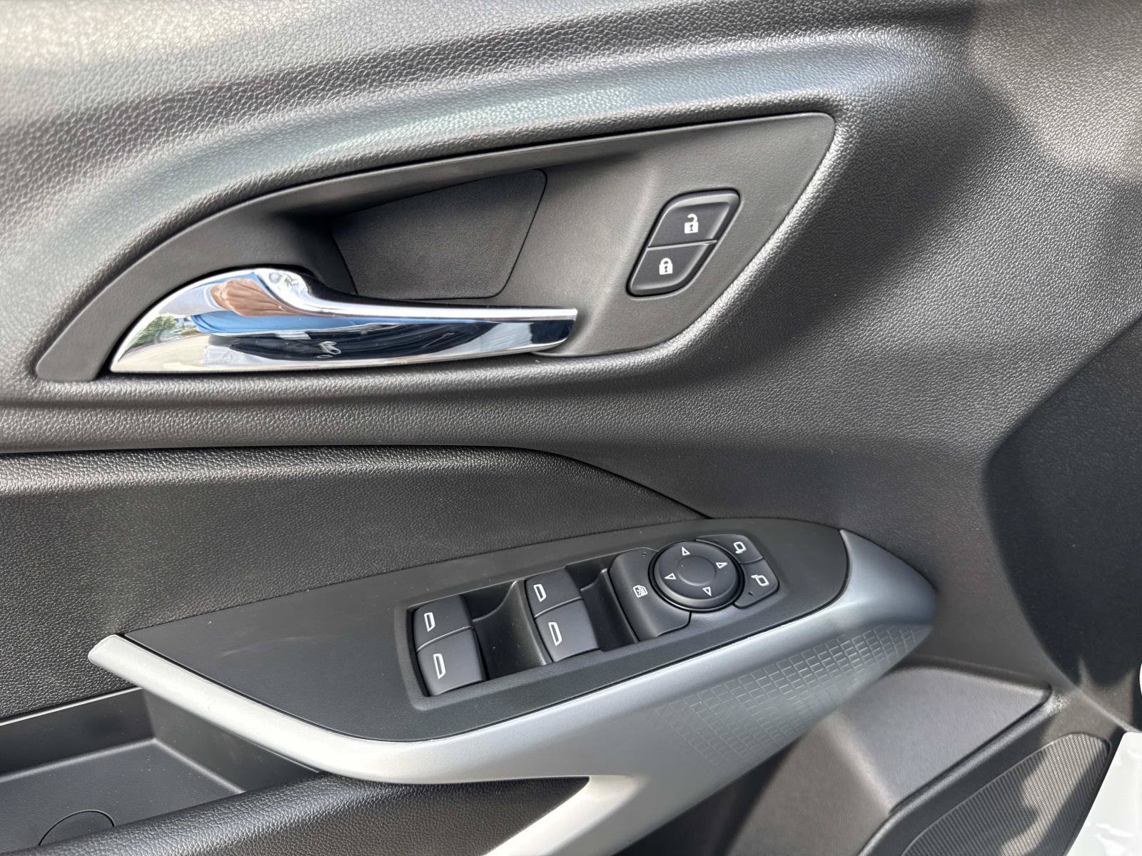 New 2026 Chevrolet Trax RS w/ Sunroof Package FWD image 18