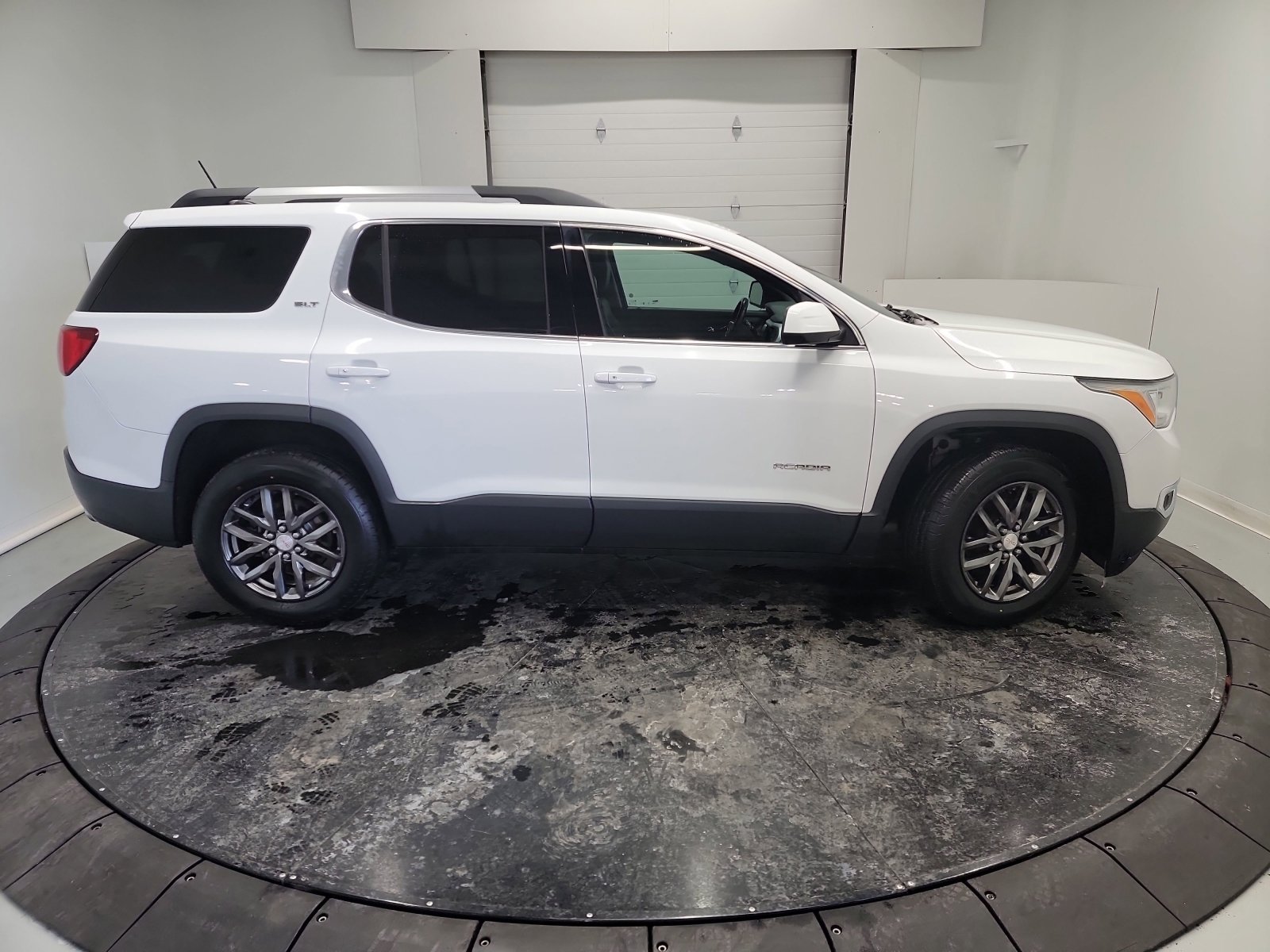 Used 2018 GMC Acadia SLT image 11