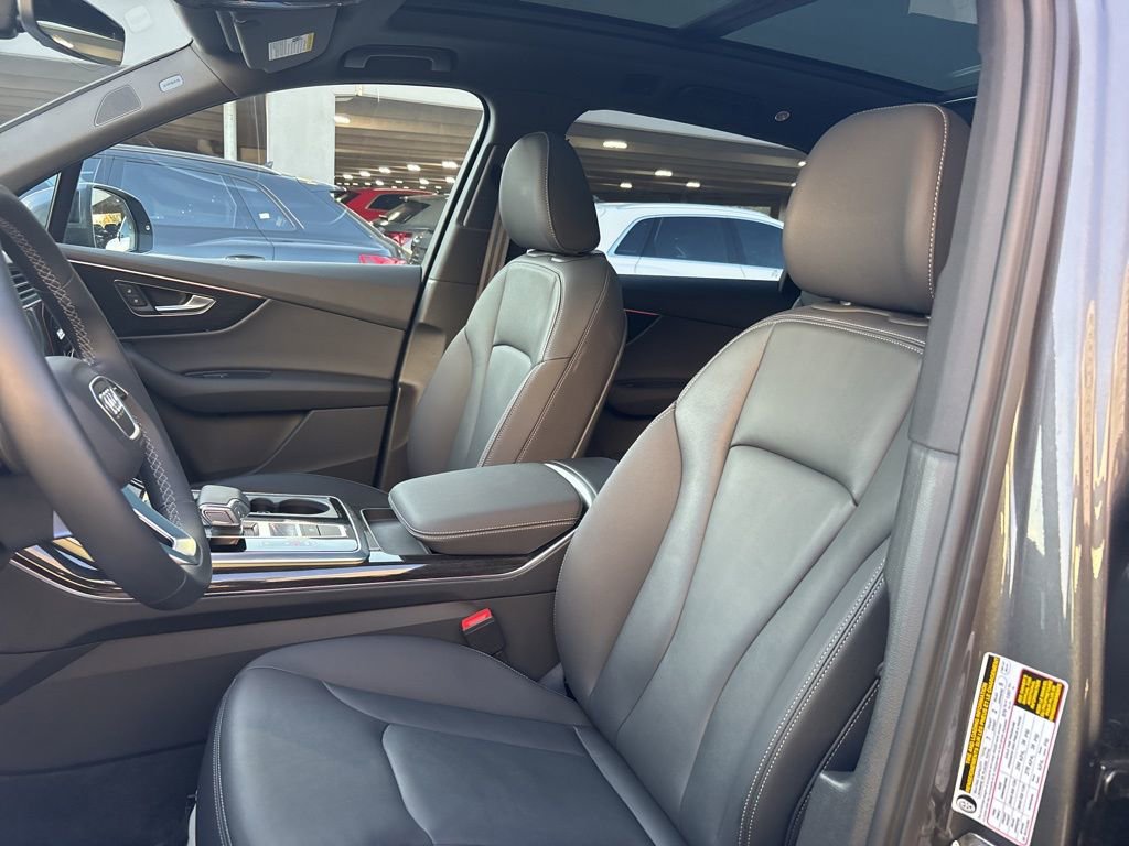 Used 2025 Audi Q7 2.0T Premium w/ Convenience Plus Package image 13