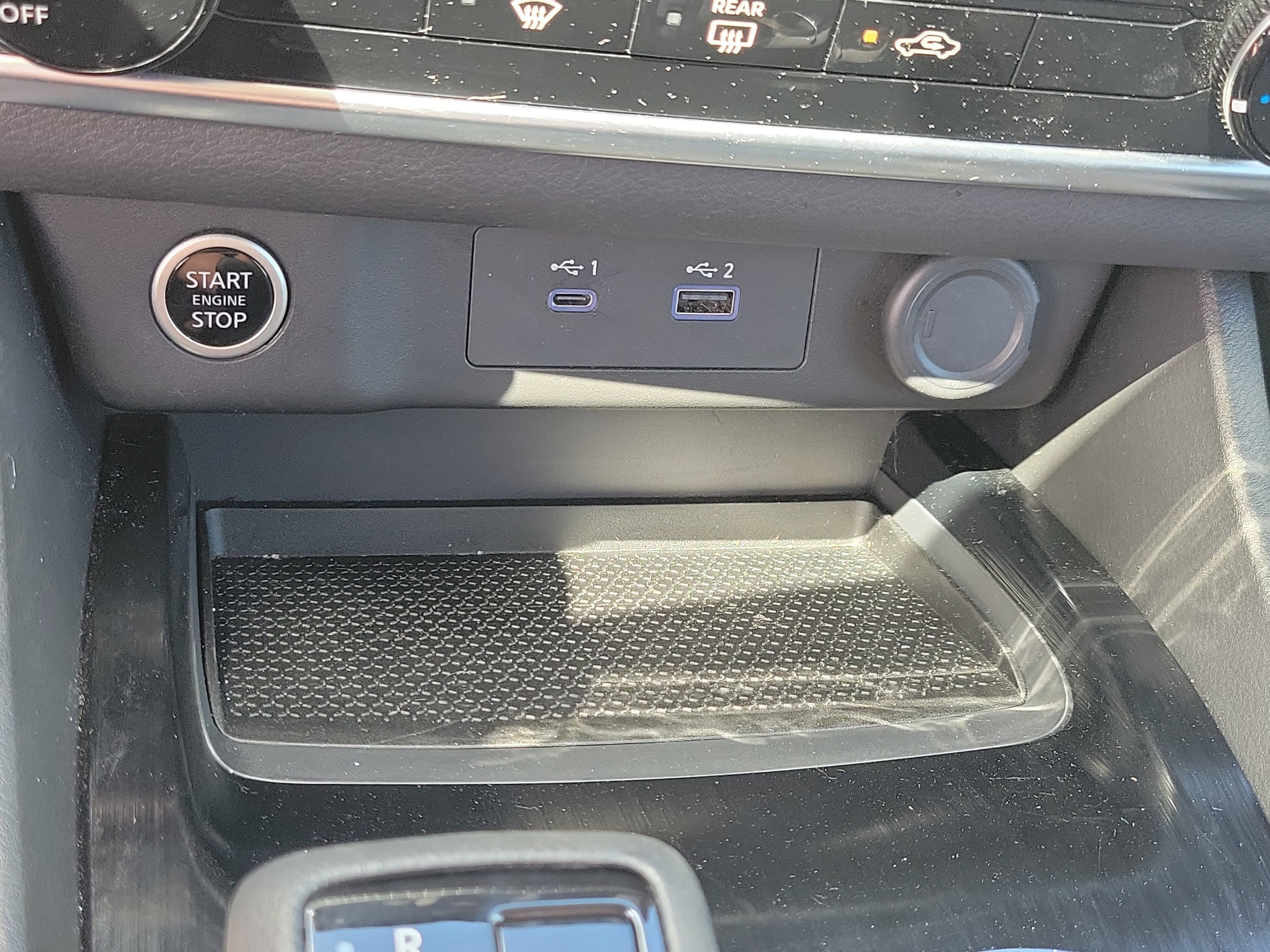 Used 2022 Nissan Rogue S image 25