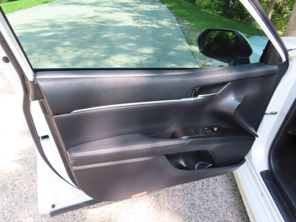 Used 2021 Toyota Camry XSE FWD image 30