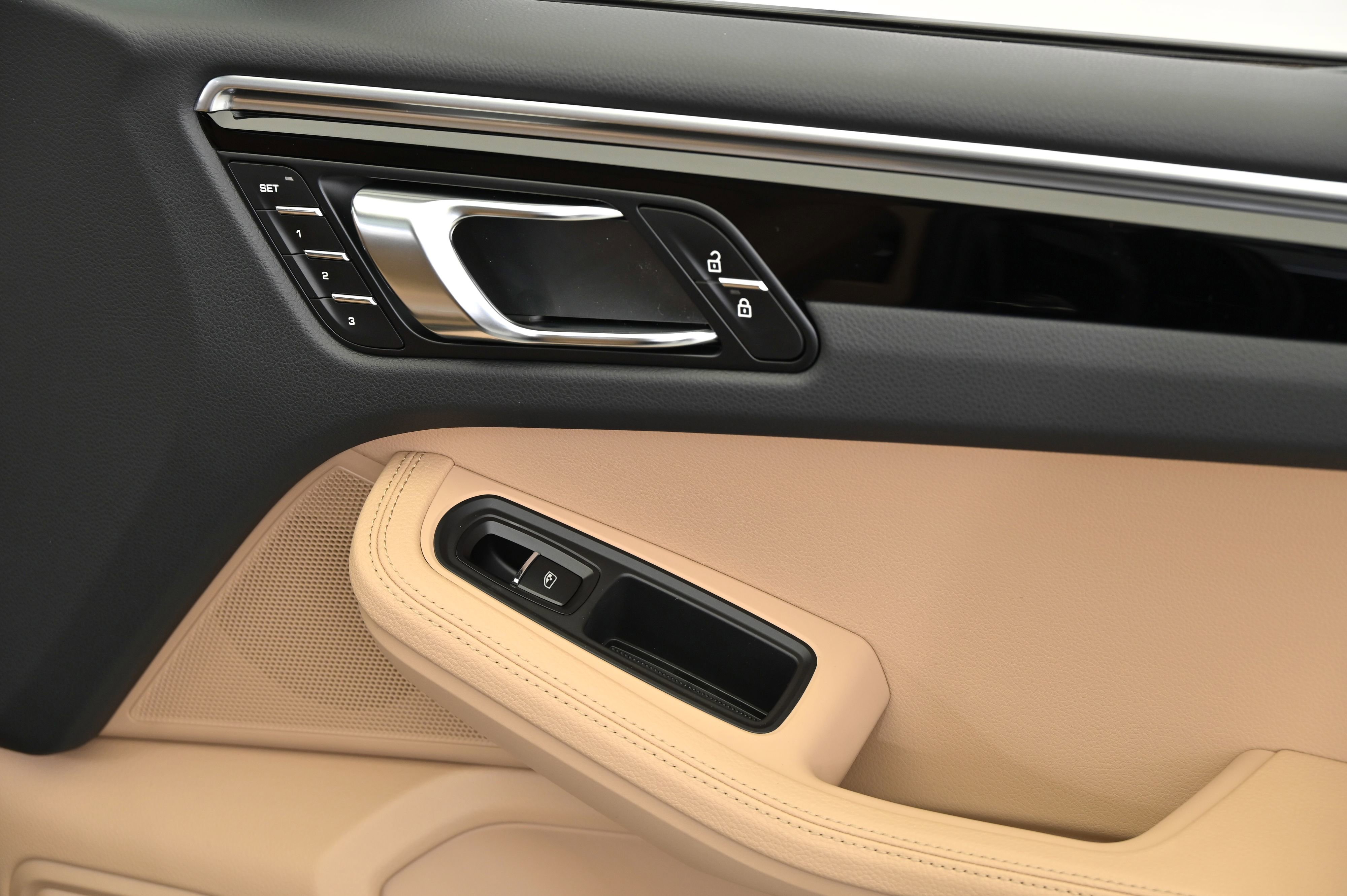 Certified 2025 Porsche Macan image 26