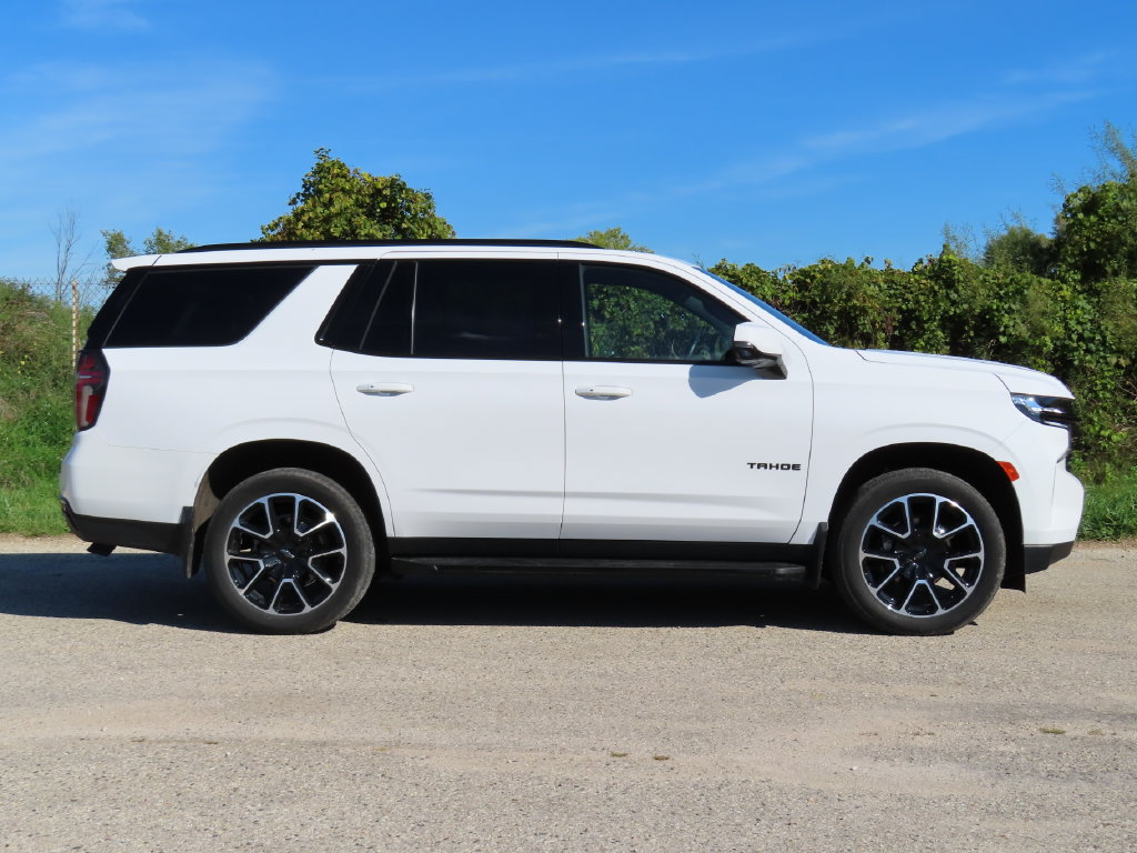 Used 2023 Chevrolet Tahoe RST w/ Luxury Package AWD/4WD image 2