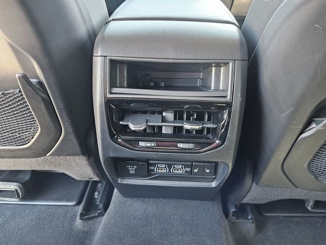 Used 2023 Jeep Grand Cherokee Limited w/ Luxury Tech Group II AWD/4WD image 13