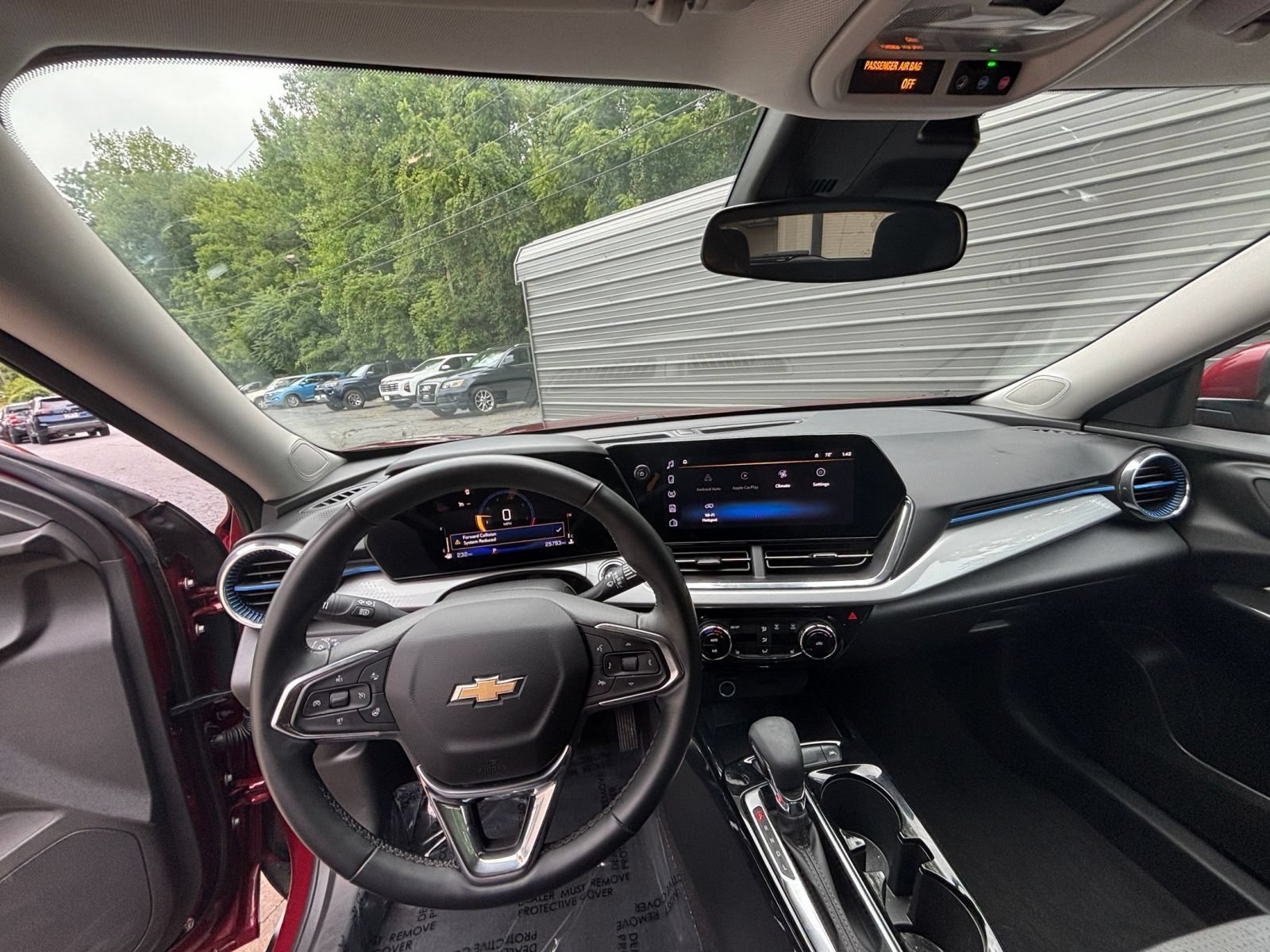 Used 2025 Chevrolet Trax LT w/ LT Convenience Package FWD image 24
