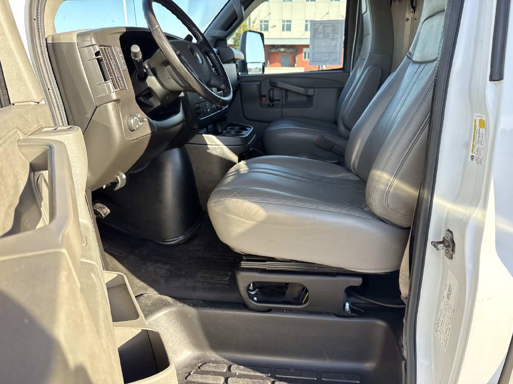 Used 2022 Chevrolet Express 3500 w/ Power Convenience Package RWD image 19