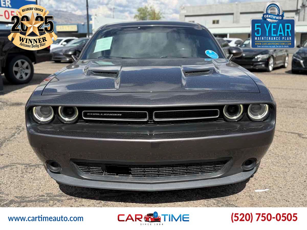 Used 2016 Dodge Challenger SXT RWD image 2