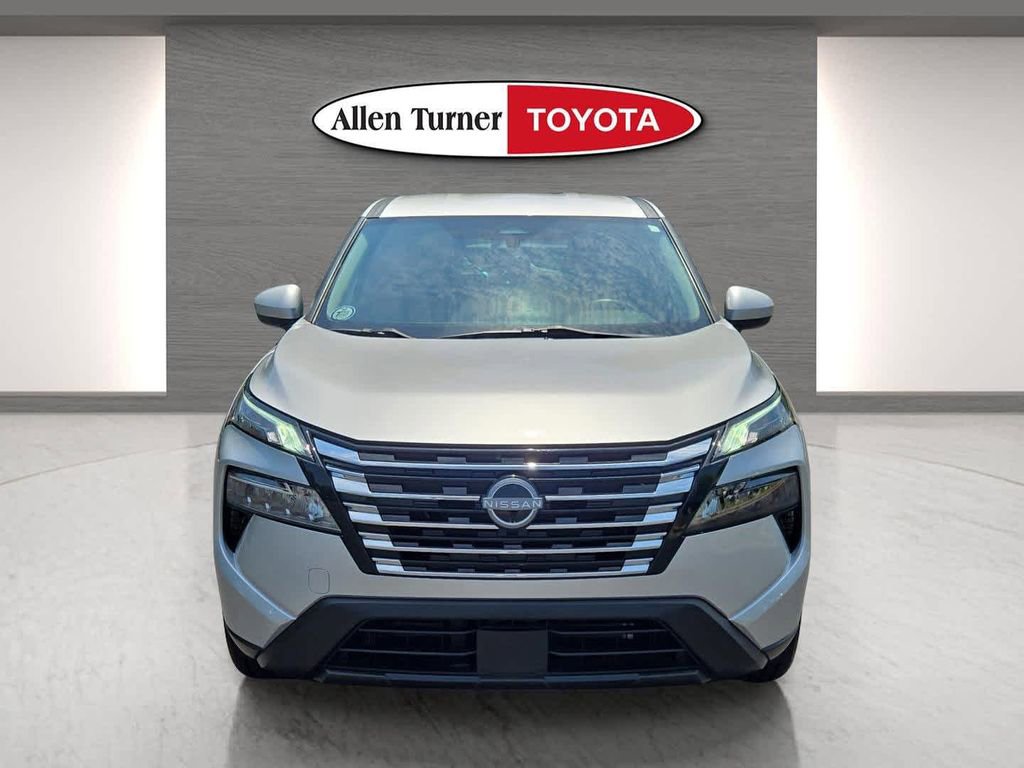 Used 2024 Nissan Rogue SV AWD/4WD image 4