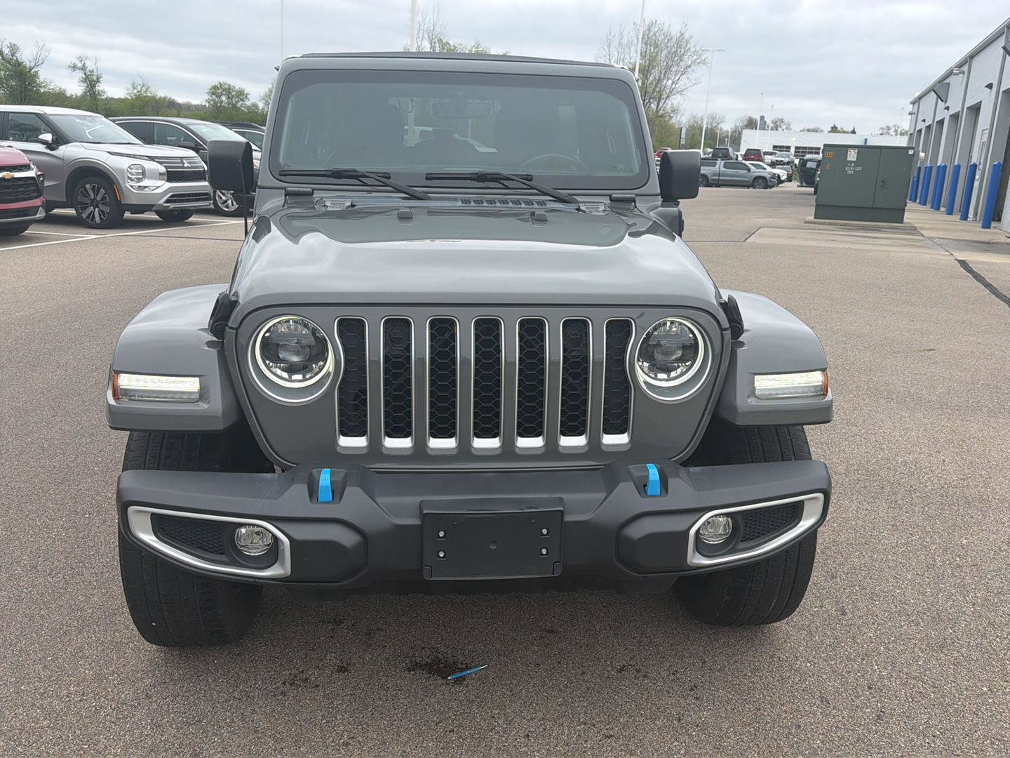 Used 2023 Jeep Wrangler Unlimited Sahara w/ Cold Weather Group AWD/4WD image 8