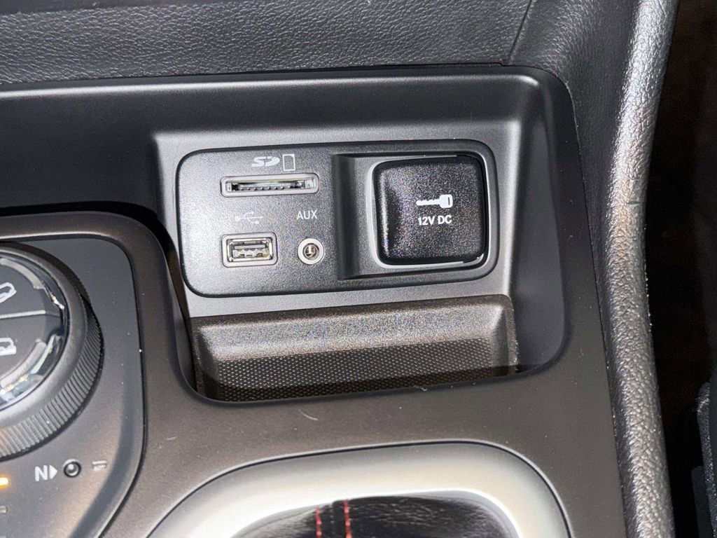 Used 2017 Jeep Cherokee Trailhawk w/ Comfort/Convenience Group image 24