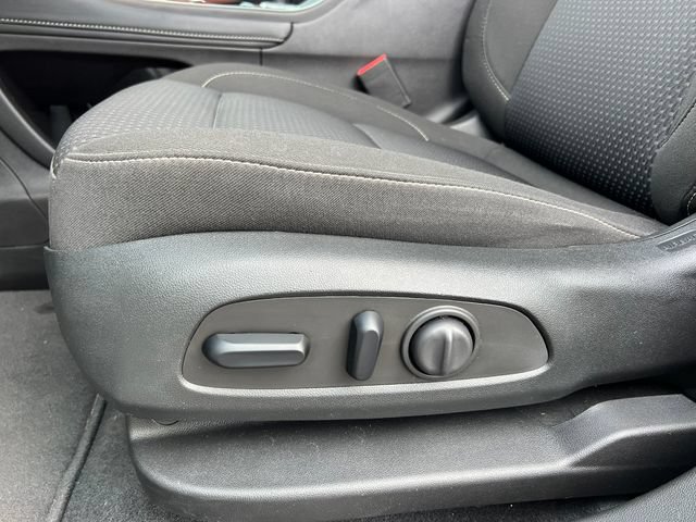 Used 2023 GMC Acadia SLE w/ Driver Convenience Package FWD image 12