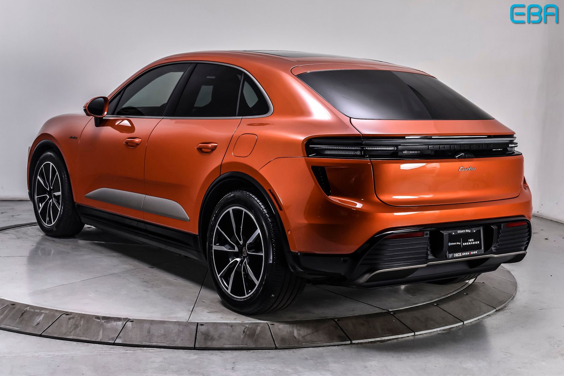 Used 2024 Porsche Macan Turbo Electric AWD/4WD image 4