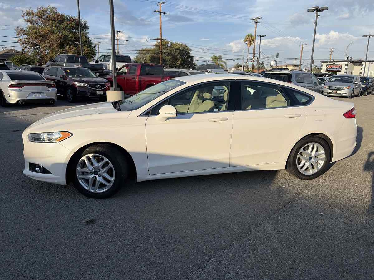 Used 2013 Ford Fusion SE FWD image 2