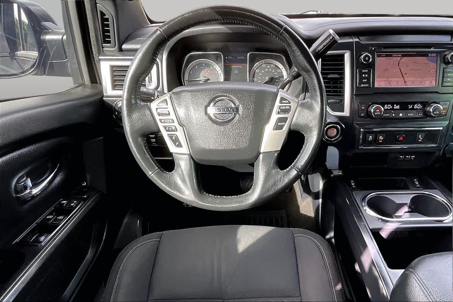 Used 2019 Nissan Titan SV w/ SV Convenience Package RWD image 6