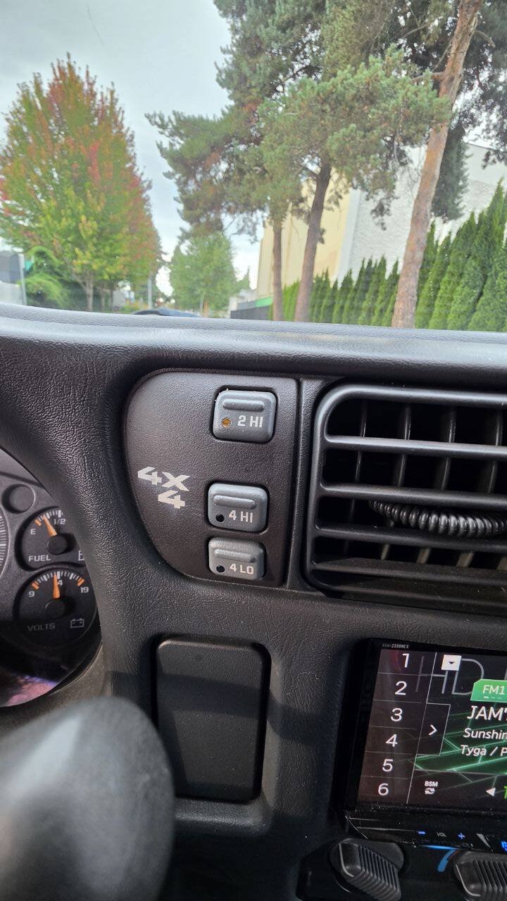 Used 2003 Chevrolet S10 Pickup LS w/ Appearance Package AWD/4WD image 14