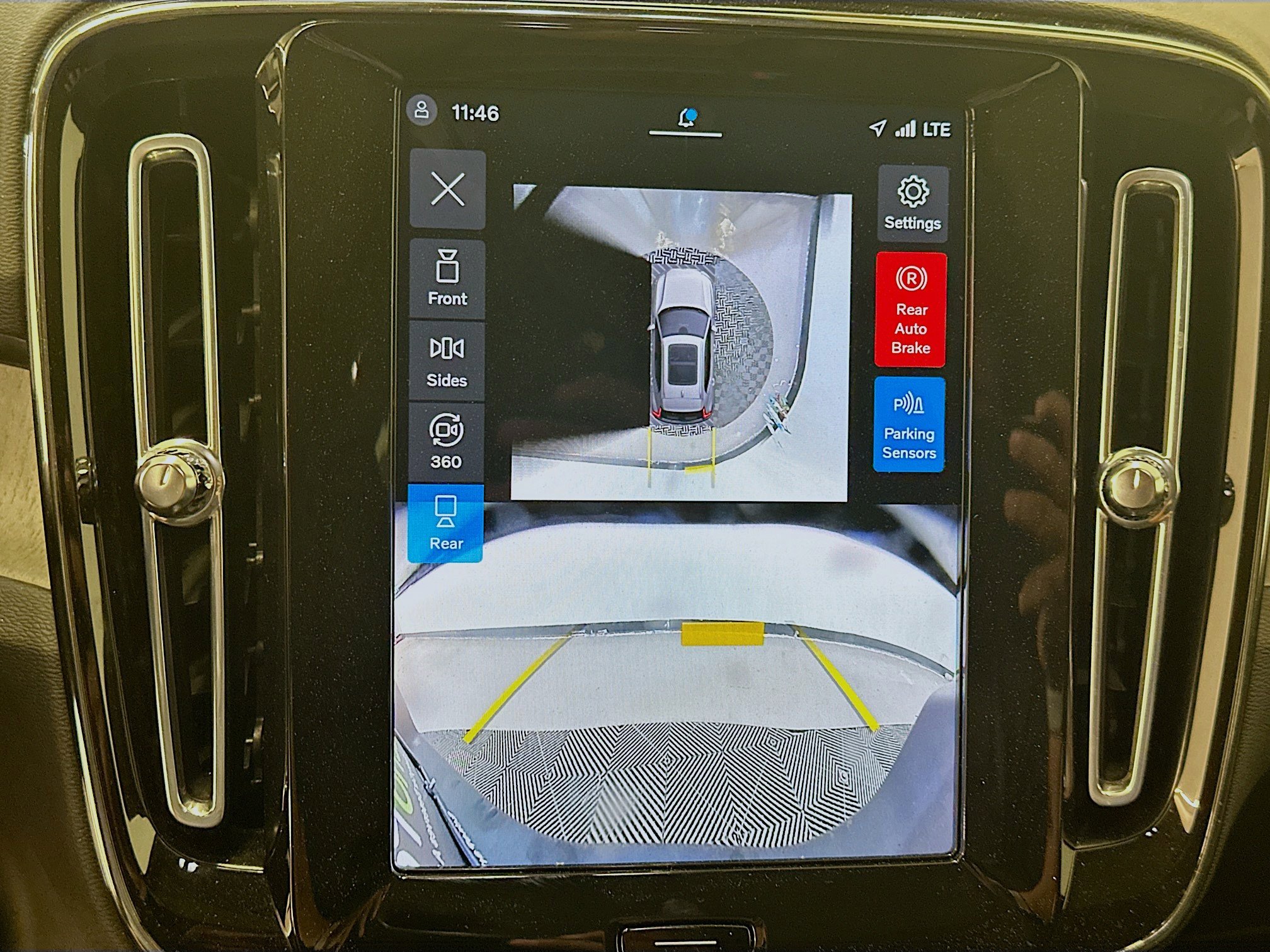 Used 2025 Volvo XC40 B5 Plus AWD/4WD image 23