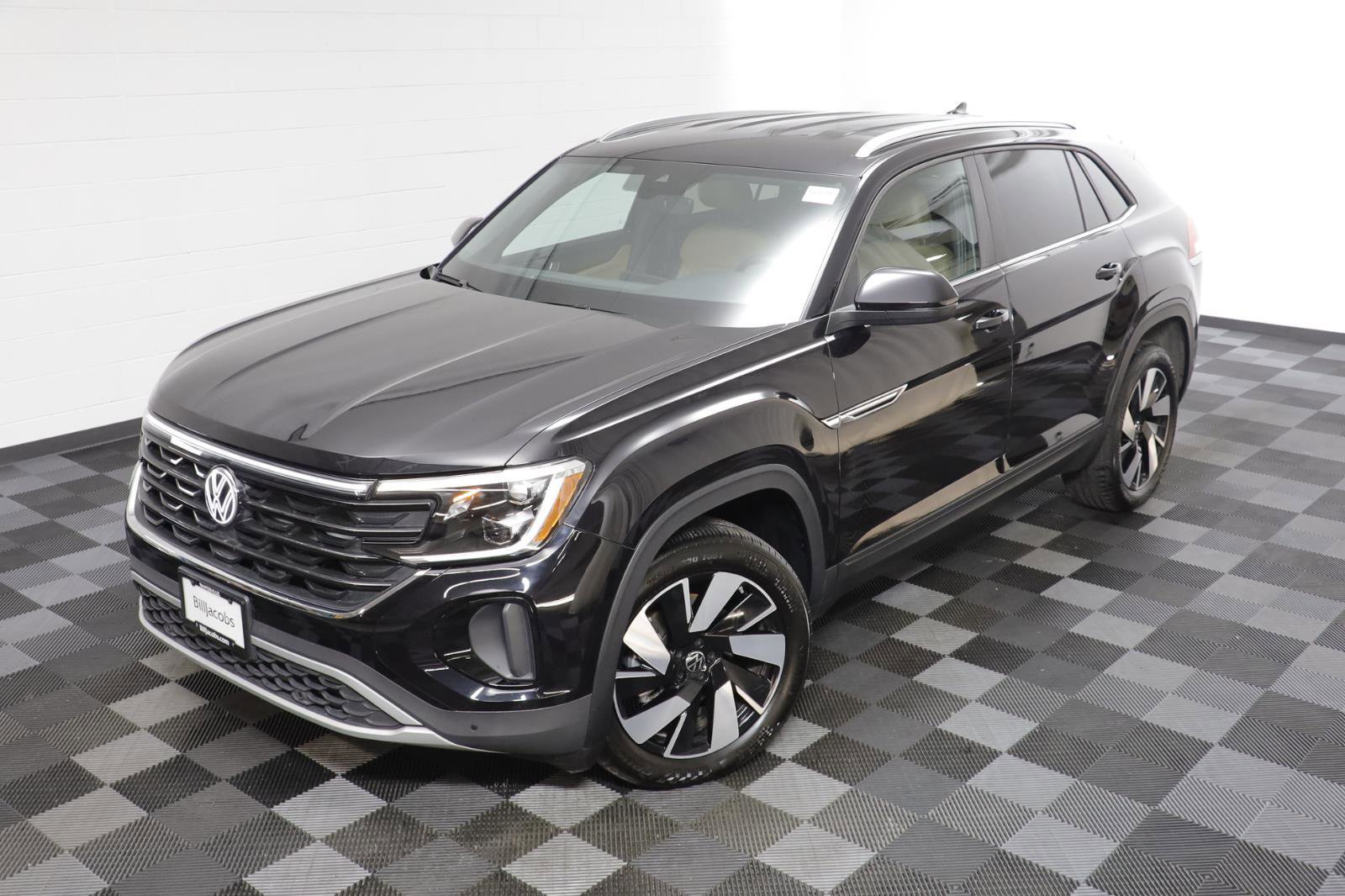 Used 2025 Volkswagen Atlas Cross Sport SE image 2