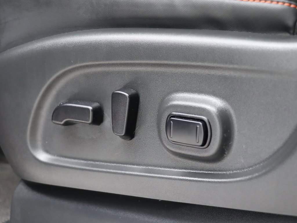 Used 2020 Nissan Titan PRO-4X w/ Pro-4x Utility Package image 13