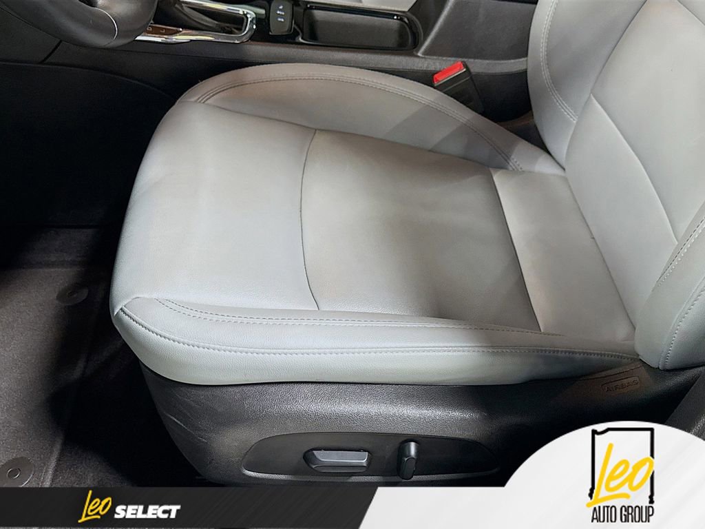 Used 2019 Chevrolet Cruze Premier w/ Sun And Sound Package FWD image 18