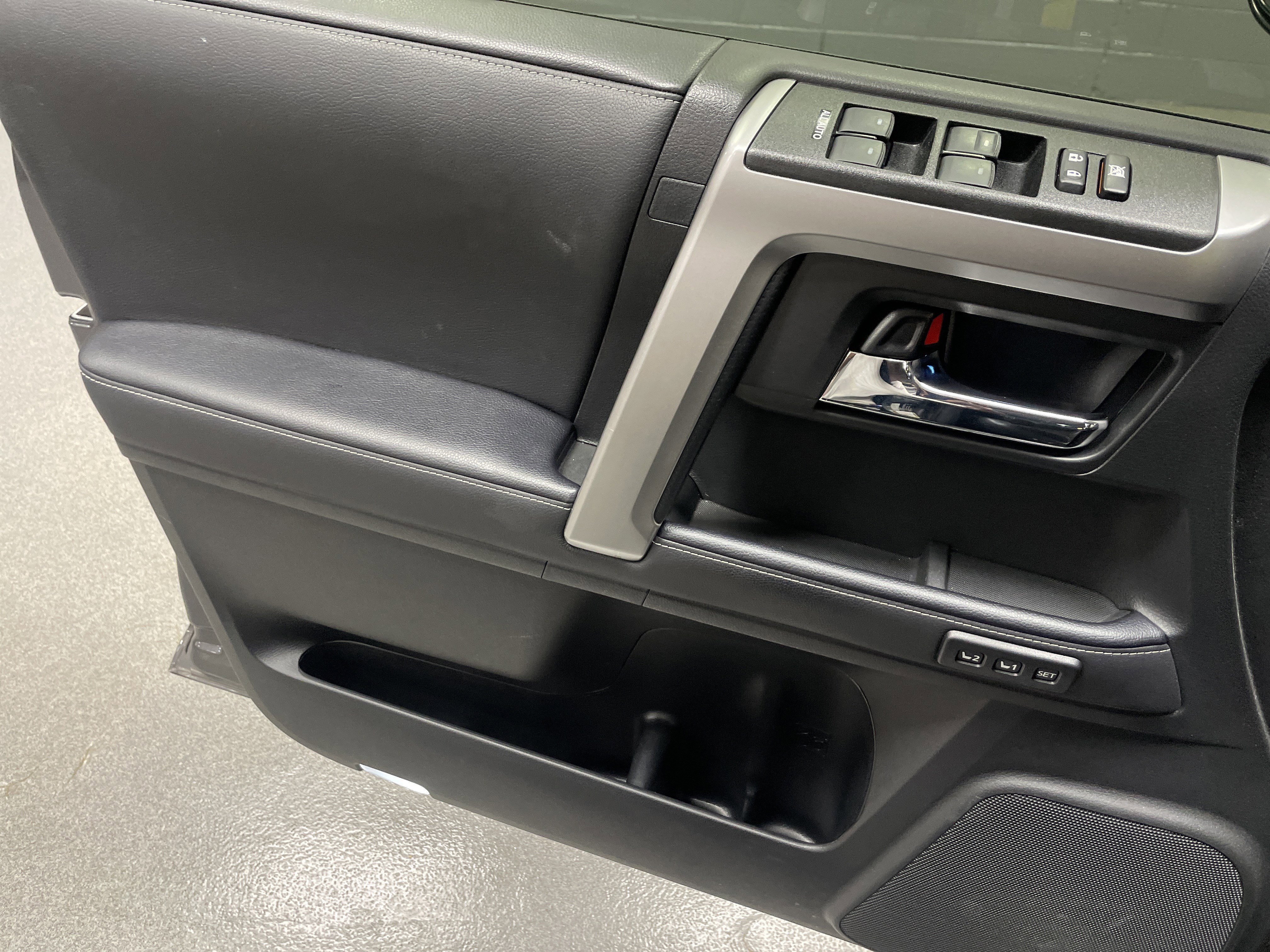 Used 2023 Toyota 4Runner Limited RWD image 14