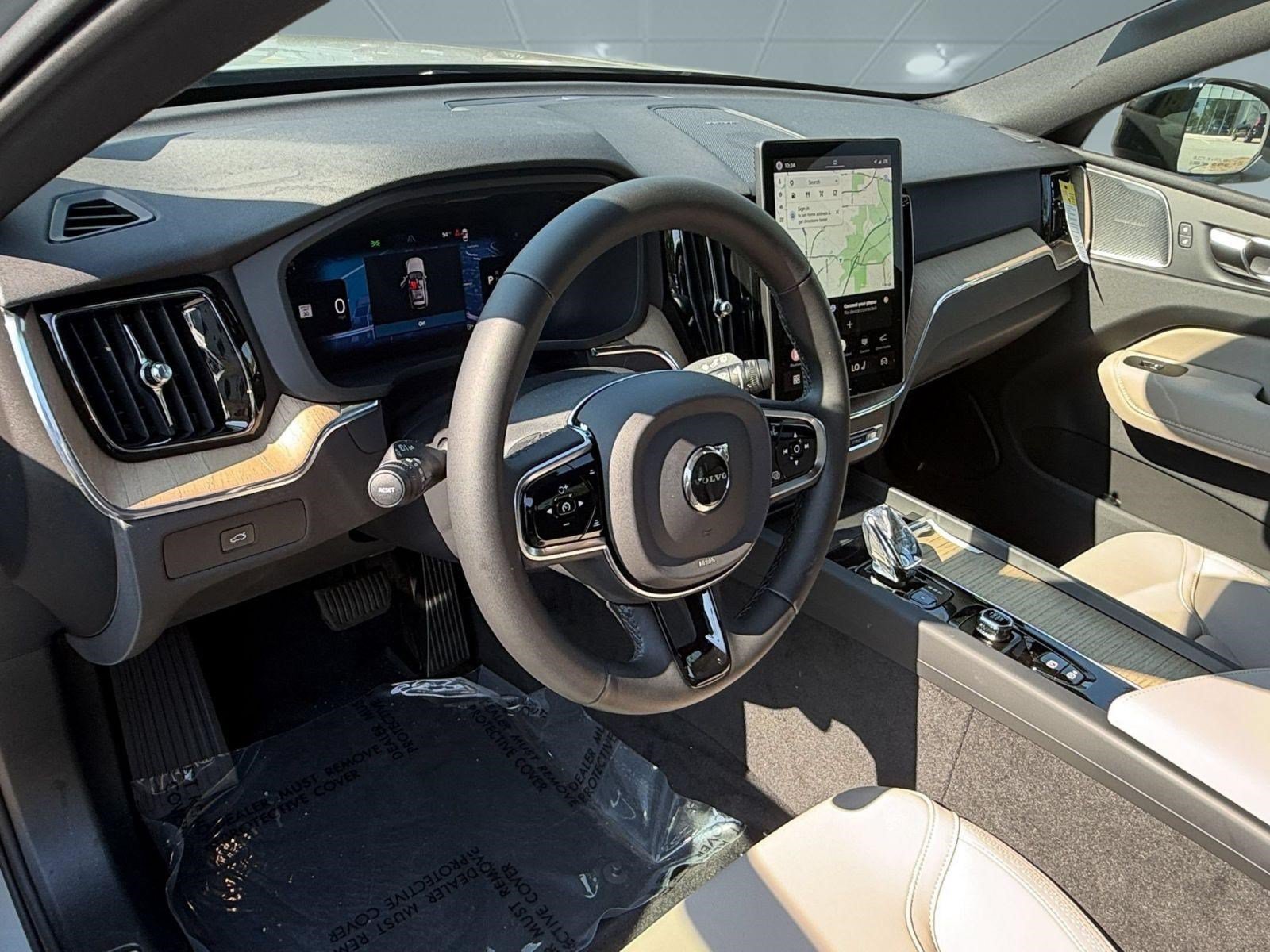 New 2027 Volvo XC60 B5 Plus AWD/4WD image 4