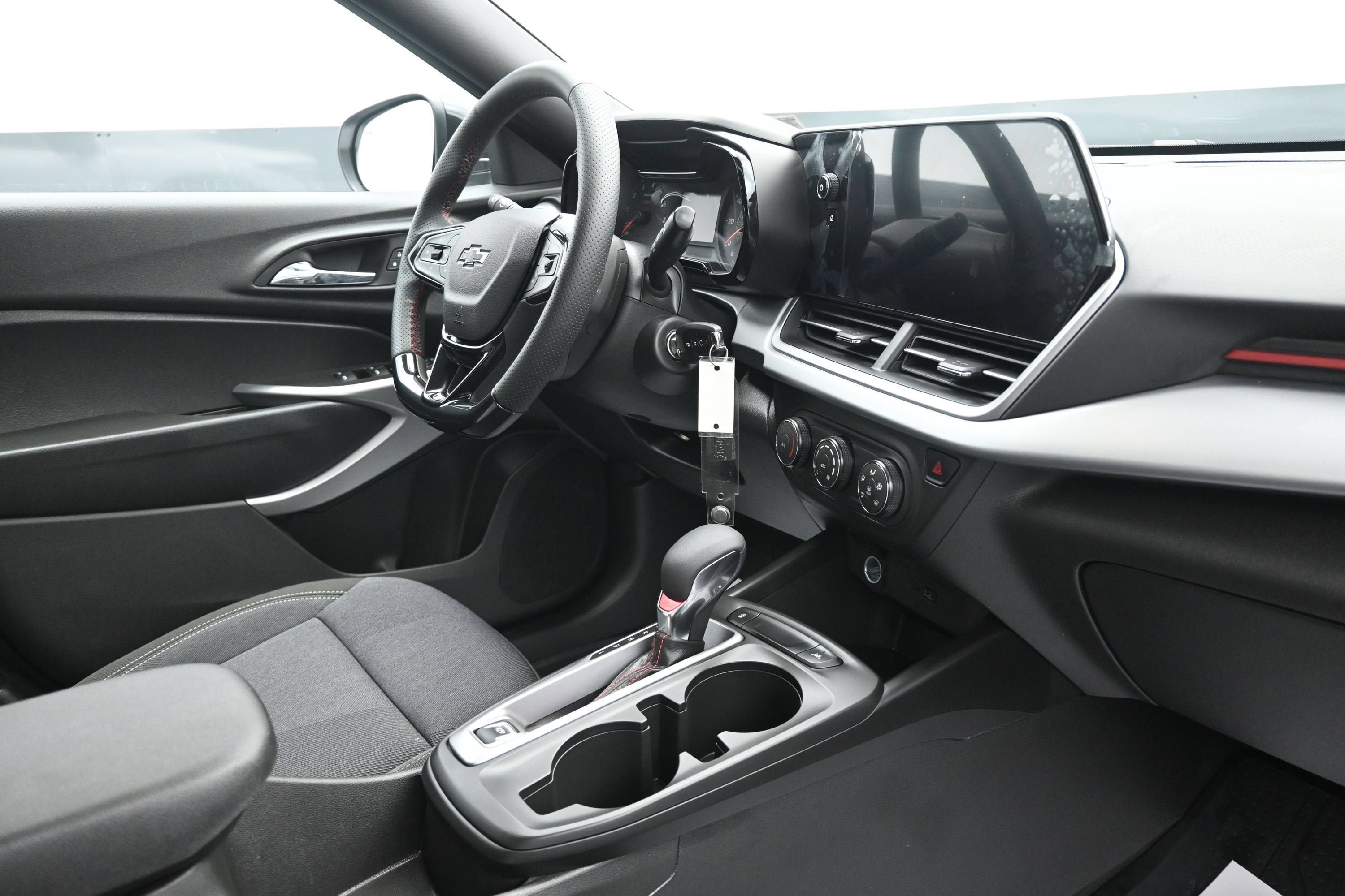 Used 2025 Chevrolet Trax RS w/ Sunroof Package FWD image 28