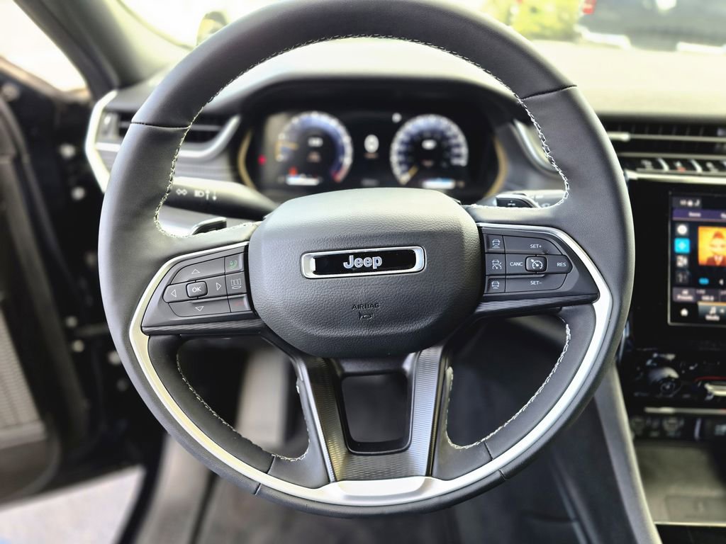 Used 2025 Jeep Grand Cherokee Altitude image 20