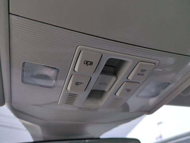 Used 2025 Volkswagen Jetta SE FWD image 23