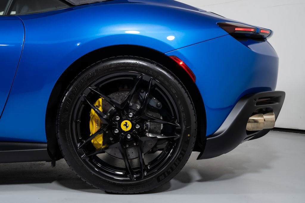Used 2025 Ferrari Roma Spider RWD image 13
