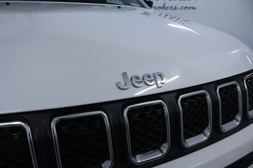 Used 2024 Jeep Compass Latitude image 9