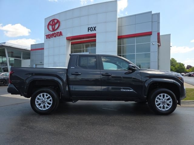 Used 2026 Toyota Tacoma SR5 AWD/4WD image 9