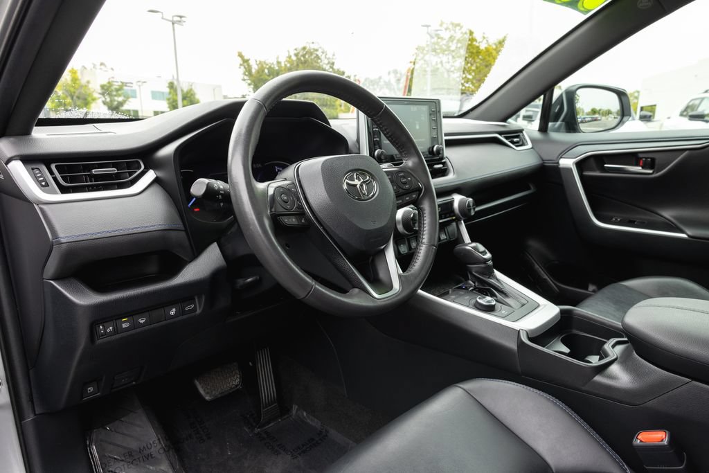 Certified 2020 Toyota RAV4 XSE w/ XSE Grade Weather Package AWD/4WD image 10